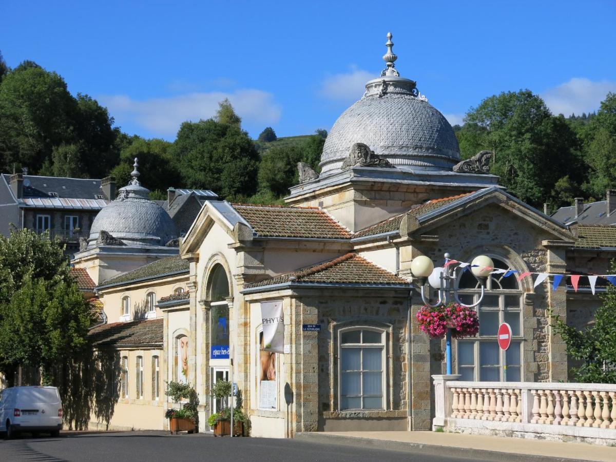 Hotel Au Val Doré La Bourboule Exterior foto